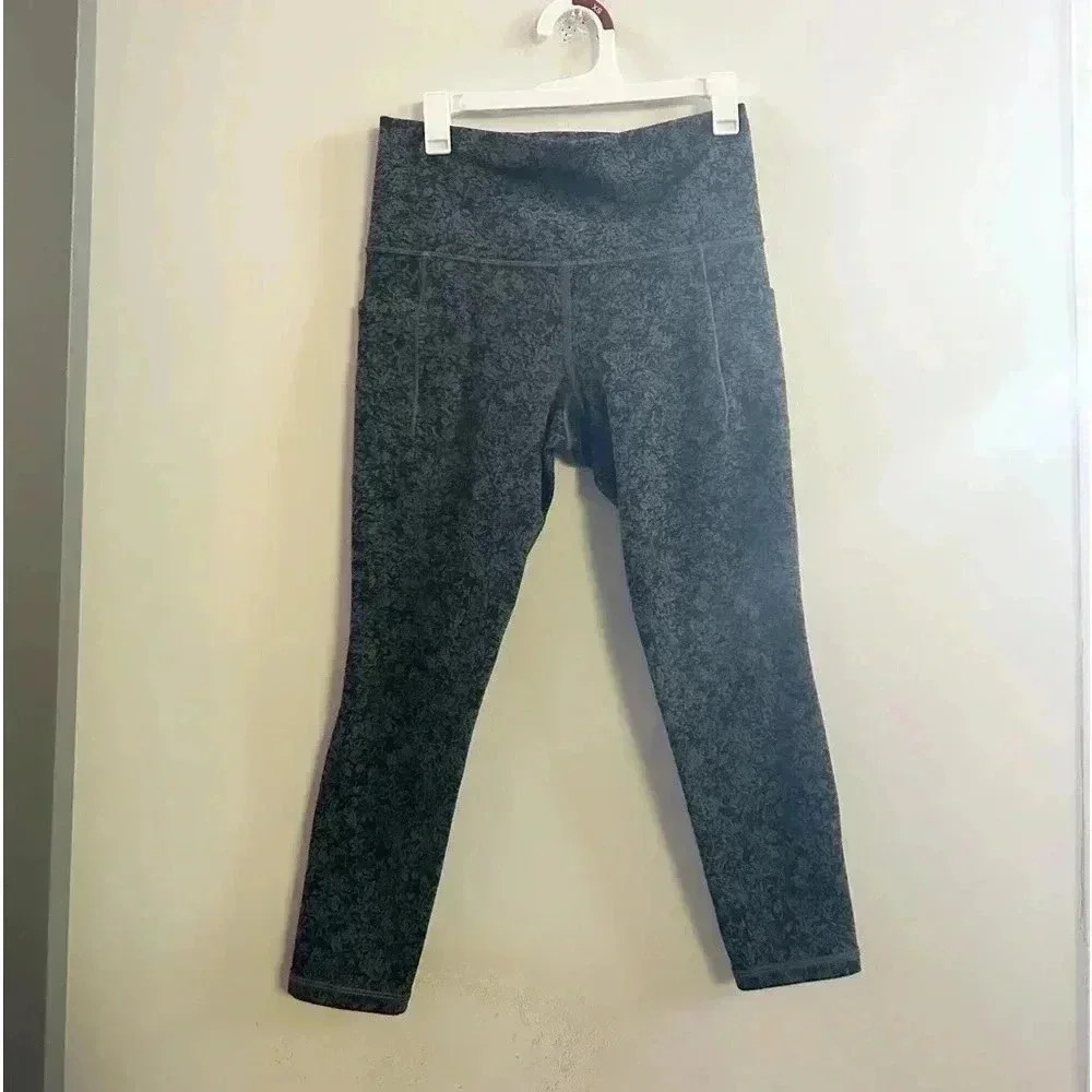 Athleta patterned salutation stash pocket 7/8 leggings XS petite‎